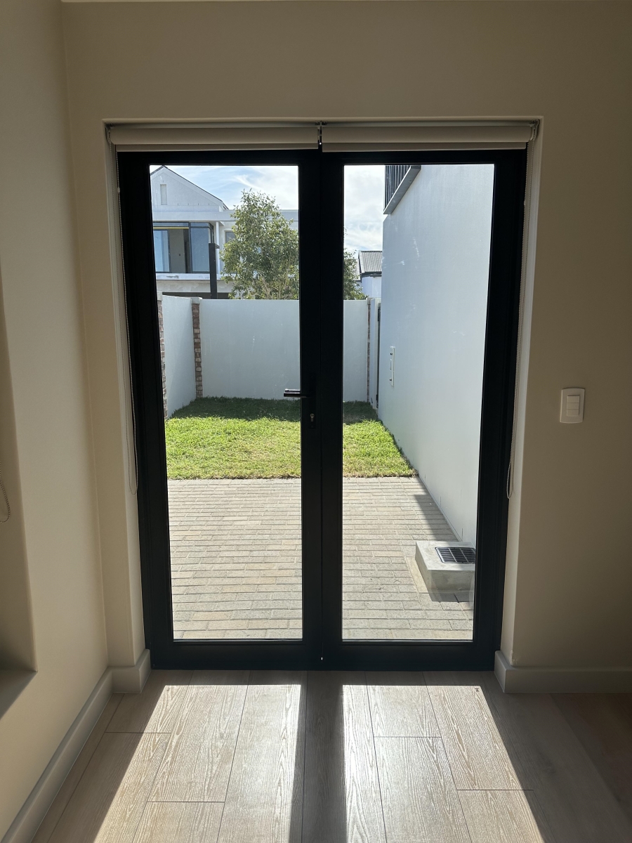 3 Bedroom Property for Sale in Lemoenkloof Western Cape